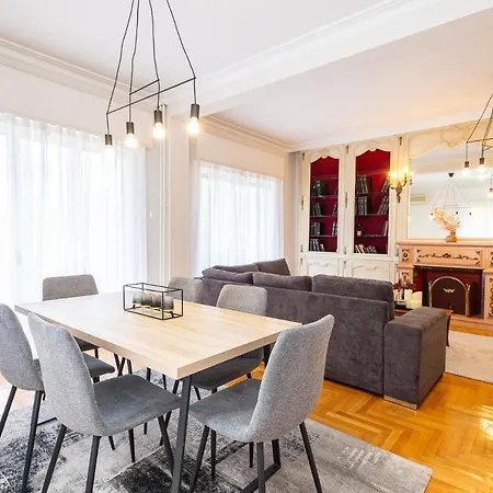 Апартаменты Square 119