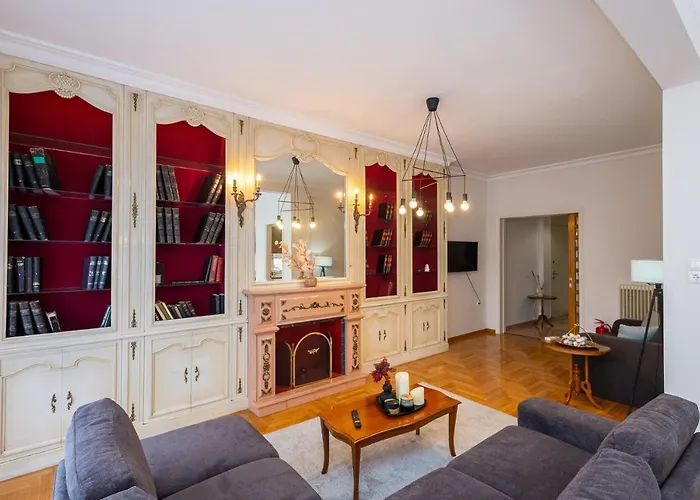 Square 119 Apartment *