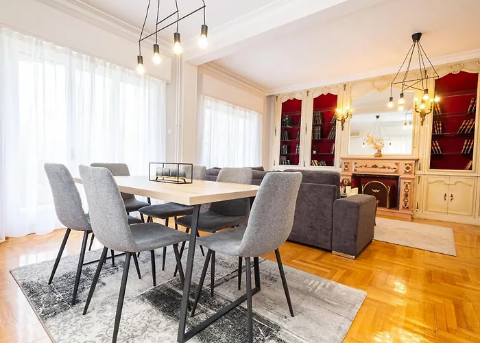 Apartment Square 119