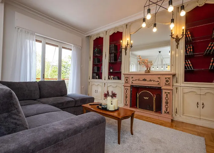 Square 119 Appartement Vólos